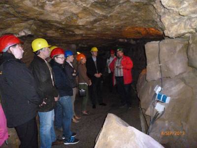 Der Entdecker der Schillat-Hhle Hartmut Brepohl (grner Helm). 